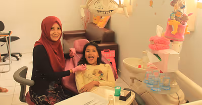 What Is Differences Between Crowns And Veneers?