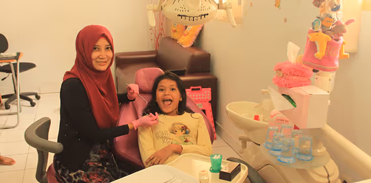 What Is Differences Between Crowns And Veneers?